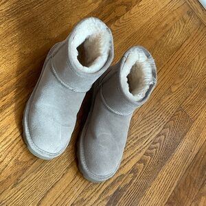 BearPaw Tan Color Suede Boots with Plush Lining